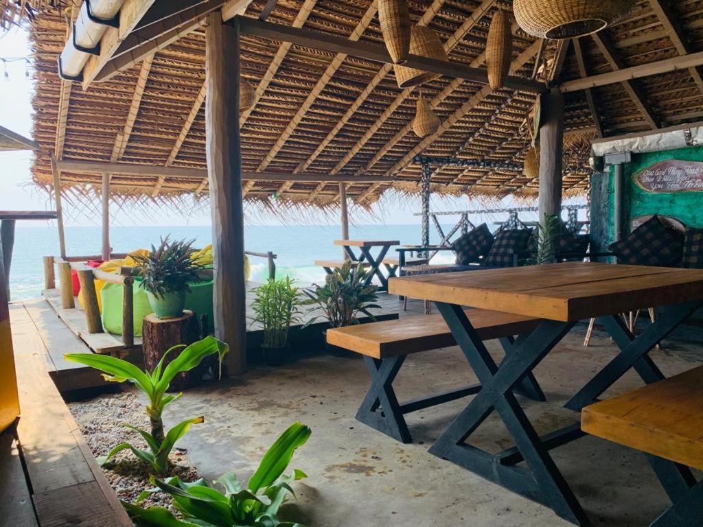 Backpack Beach Hostel & Reggae Bar Bussa Екстериор снимка