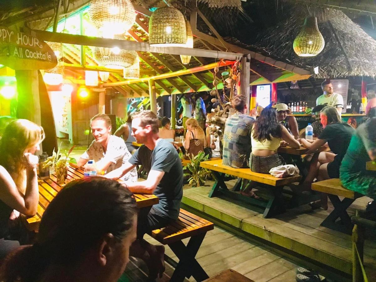 Backpack Beach Hostel & Reggae Bar Bussa Екстериор снимка