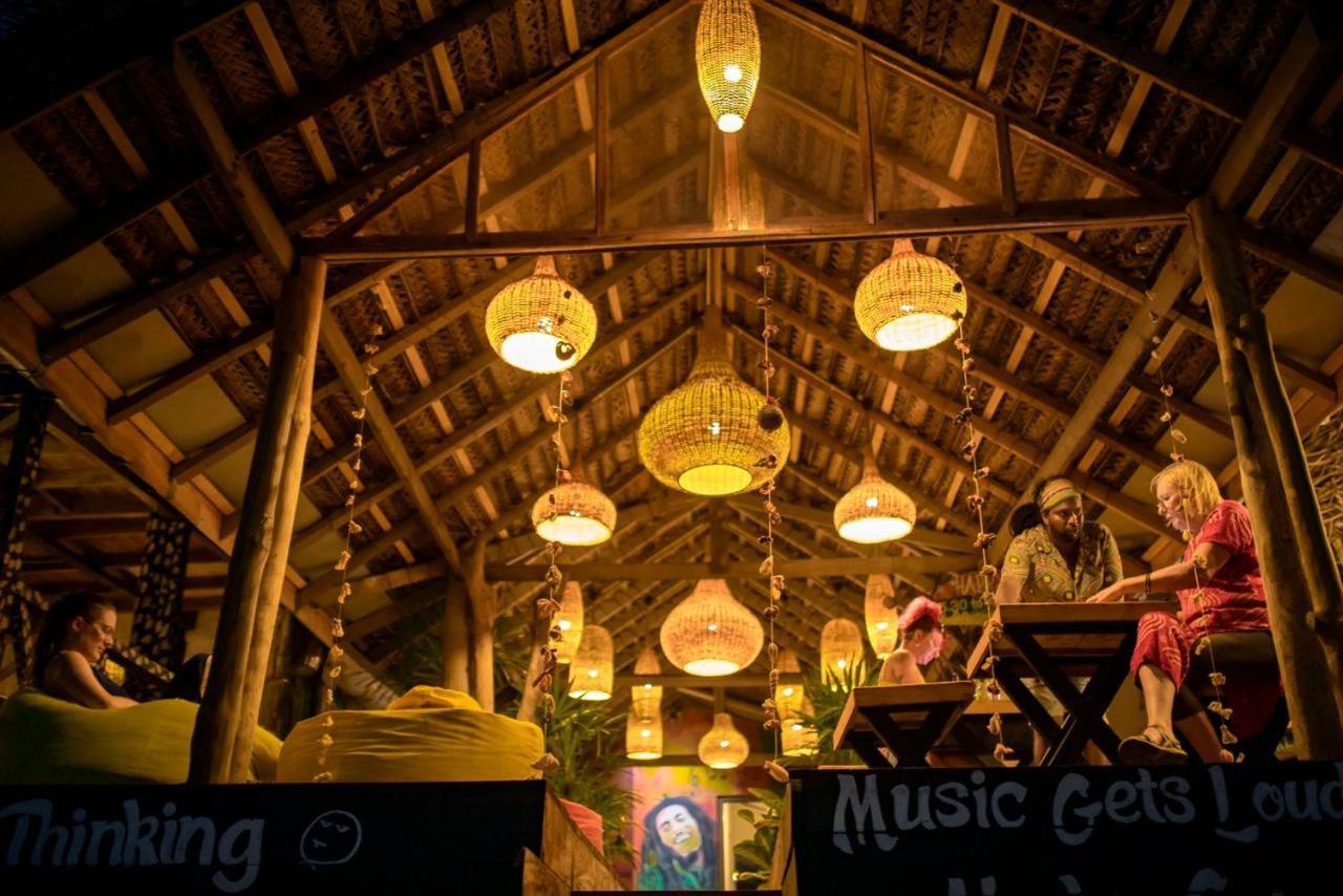 Backpack Beach Hostel & Reggae Bar Bussa Екстериор снимка