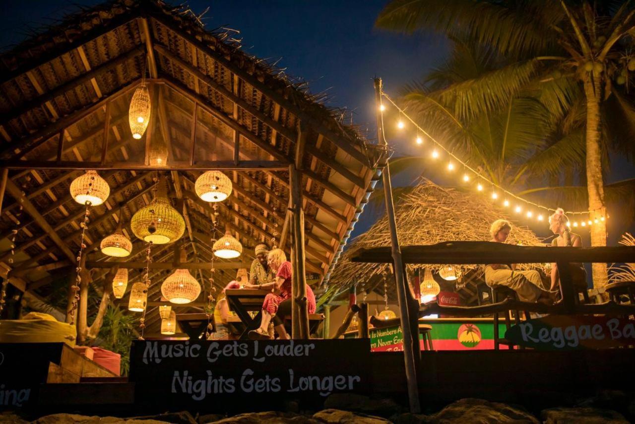 Backpack Beach Hostel & Reggae Bar Bussa Екстериор снимка