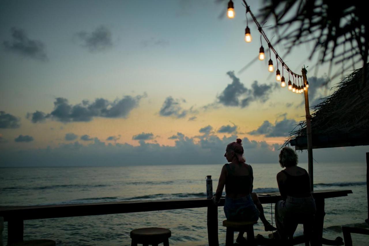 Backpack Beach Hostel & Reggae Bar Bussa Екстериор снимка