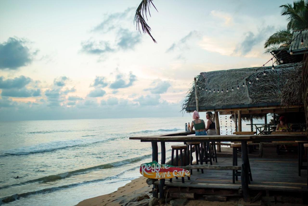 Backpack Beach Hostel & Reggae Bar Bussa Екстериор снимка
