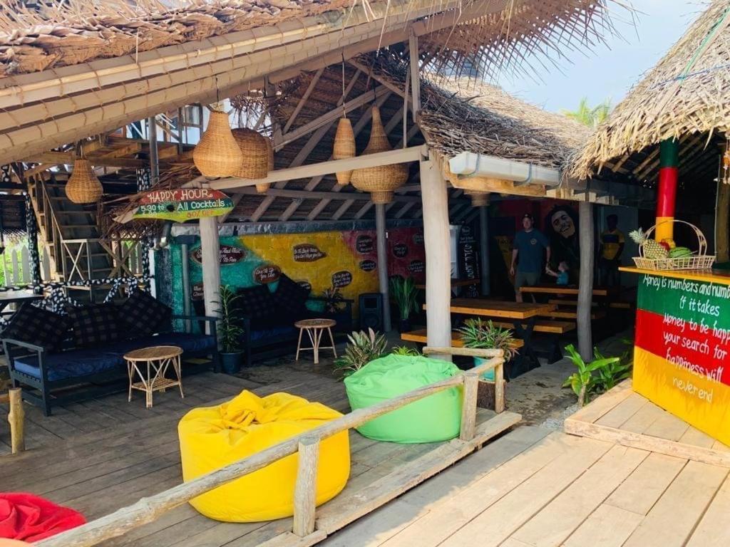Backpack Beach Hostel & Reggae Bar Bussa Екстериор снимка