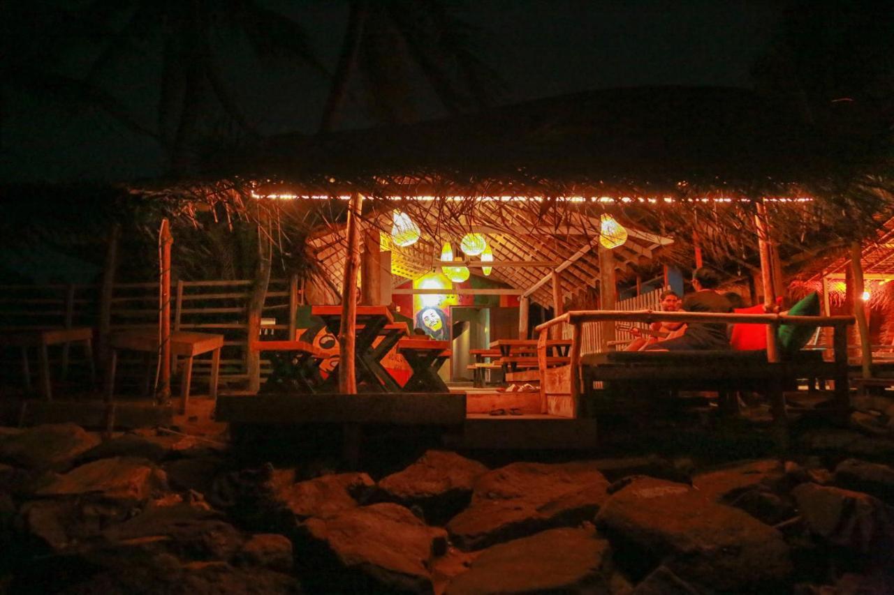 Backpack Beach Hostel & Reggae Bar Bussa Екстериор снимка