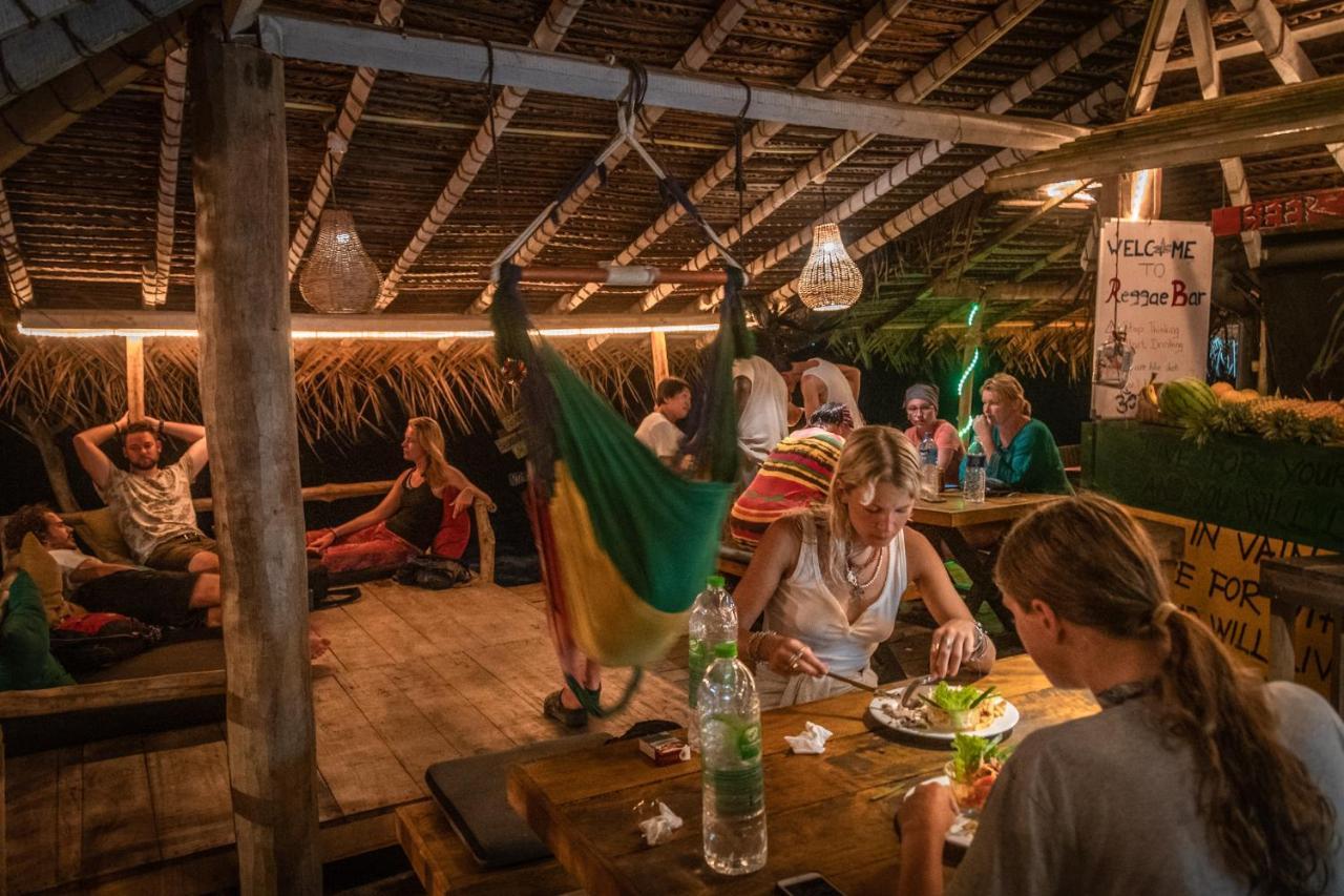 Backpack Beach Hostel & Reggae Bar Bussa Екстериор снимка