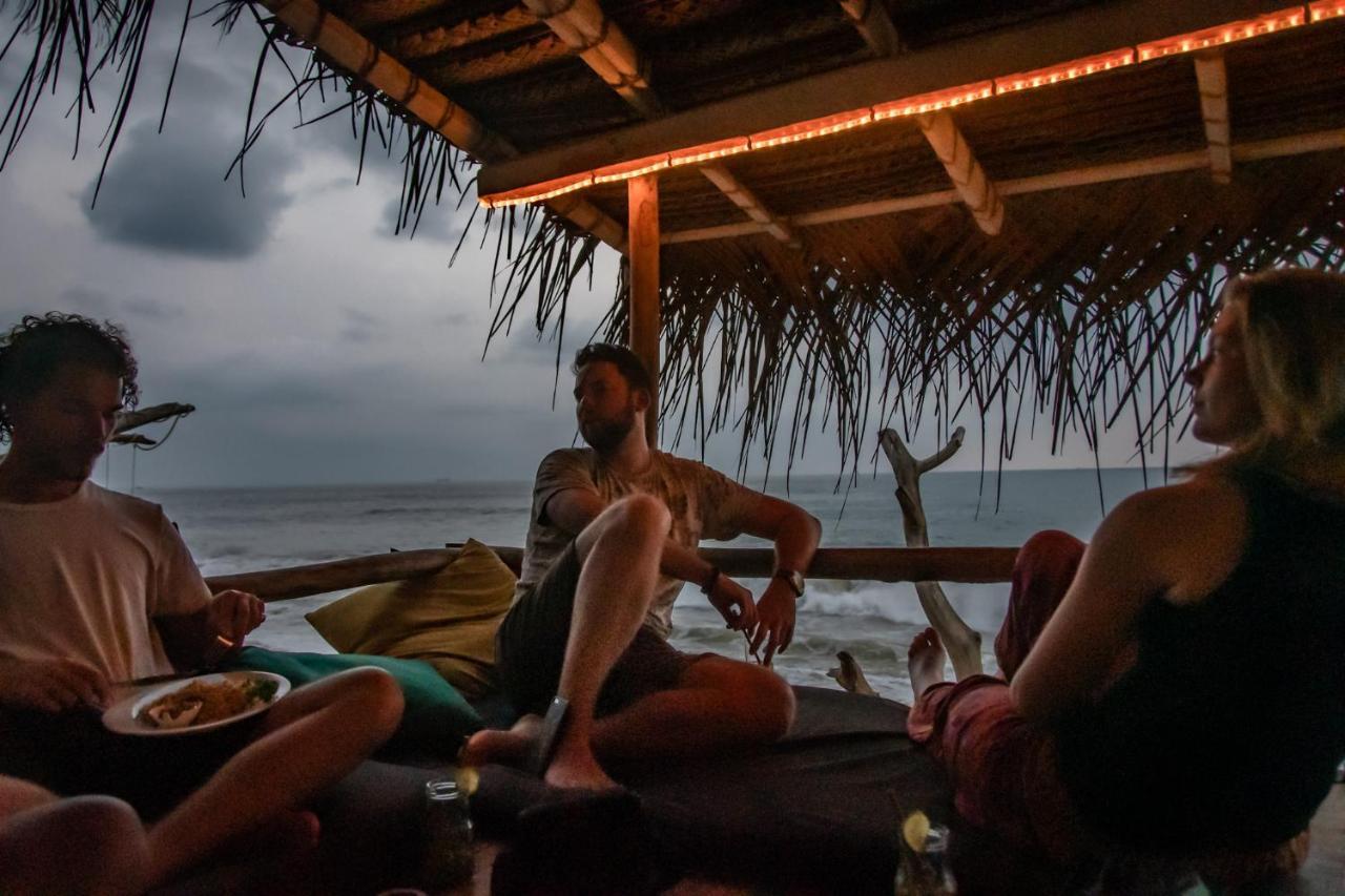 Backpack Beach Hostel & Reggae Bar Bussa Екстериор снимка